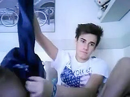 Spanish cute boy cums on cam super sexy smooth ass nice cock