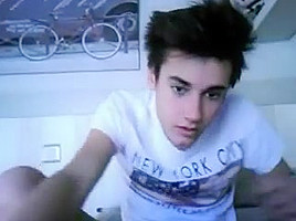 Spanish cute boy cums on cam super sexy smooth ass nice cock