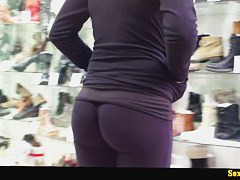 Splendid looking babe in tight leggings has a very athletic ass