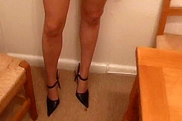 Sporty legs in foot fetish action
