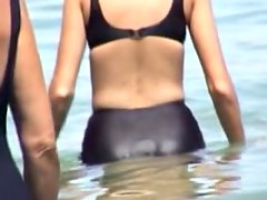 Spying candid asses in latex of matures in the water 07c
