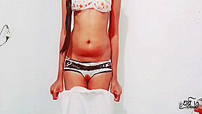 Sri Lankan In teen 18+ Girl Period Cam Showකුණුහරැප නංගි ජම්බු ගහෙන් වැටිලා