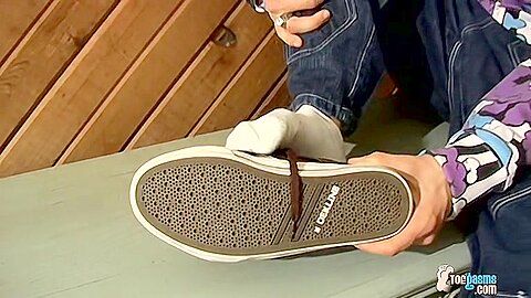 Sticky Feet With Sexy Clyde - Clyde