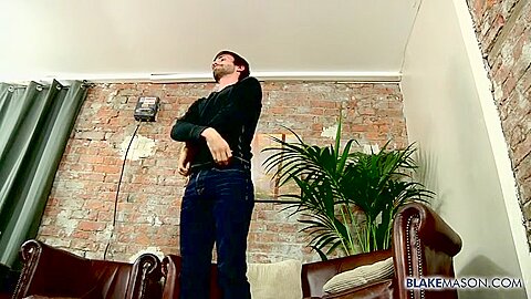 Stroking Out A Load With Ryan - Ryan Mason