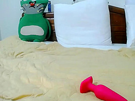 Stunning Solo Beauty Toys Ass And Fingers Pussy In Close Up