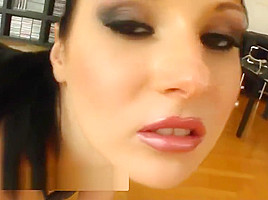 Sweetheart Nicole Evans knows how to please both dicks