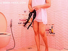 The School Girl Took Off Her Clothes While Taking A Shower