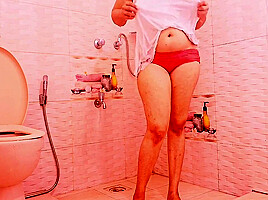 The School Girl Took Off Her Clothes While Taking A Shower