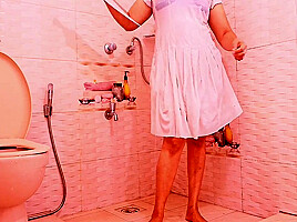 The School Girl Took Off Her Clothes While Taking A Shower