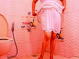 The School Girl Took Off Her Clothes While Taking A Shower