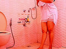 The School Girl Took Off Her Clothes While Taking A Shower