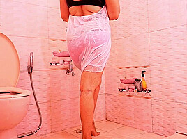 The School Girl Took Off Her Clothes While Taking A Shower