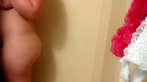 Thick Amateur Milf Cums In Shower