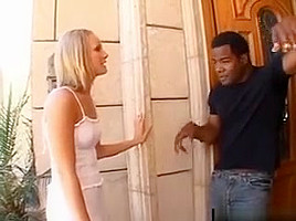 This Landlady Is Trying To Get Her Tennants To Pay The Rent