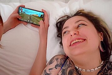 Threesome - Fuck Until They See And Play Game Anfisse - Emma Korti
