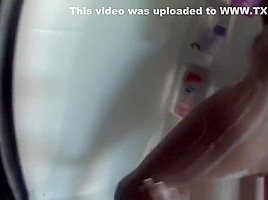 Tia Cyrus helps Vanessa Cage take a shower