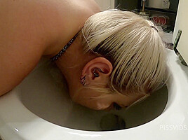 Toilet Slut - PissVids