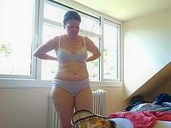 UK milf flashing to neighbours