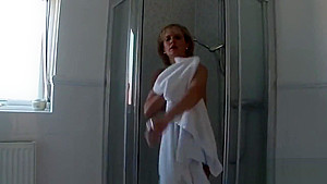 Unfaithful british mature lady sonia presents her big tits