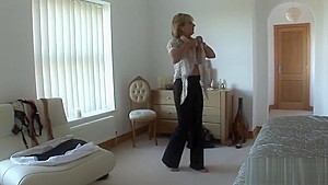 Unfaithful british mature lady sonia presents her big tits