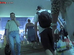Upskirting video shows an amazing bubble butt