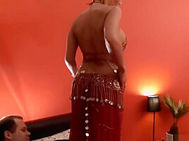 User fickt geile deutsche Amateur Milf vor dem Spiegel