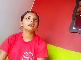 Vendedora gatinha olhando meu volume gostou de ver bulge