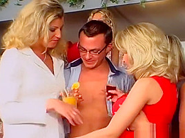 Wet Twat Feast At An Lesbian Sex Party