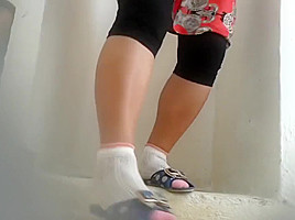 Woman uses Spycams for Women WC
