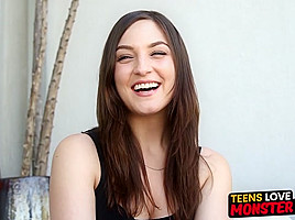 Young hottie Pepper Xo banged by Derrick Pierce's big dick