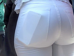Young milf got a jiggle butt