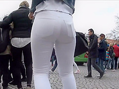 Young milf got a jiggle butt