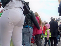 Young milf got a jiggle butt