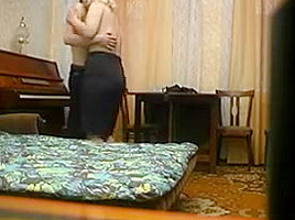 joven morboso va a coger duro a su mama en su cuarto