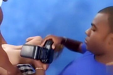 loira gostosa demais dando o cu pra dois negao dotado