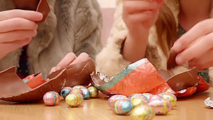 luci q and willow egg hunt