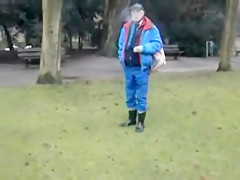 nlboots - walking throughout the park