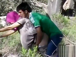 زانق خطيبته فى الغابة وهاريها نيك