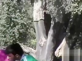 زانق خطيبته فى الغابة وهاريها نيك