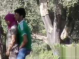 زانق خطيبته فى الغابة وهاريها نيك