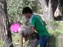 زانق خطيبته فى الغابة وهاريها نيك