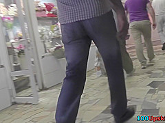 upskirt vid of a super-hot brunette's ass