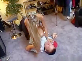 Imagen de una pareja en una escena de sexo oral